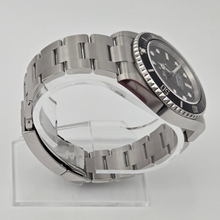 Rolex Submariner 124060  right view of oyster bracelet