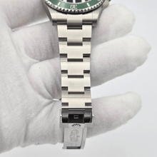 Details of clasp on Rolex Submariner Date 41 mm (Ref. 126610LV) - 2026 - Green Bezel “Starbucks”