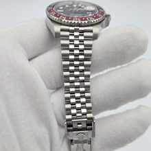 Bracelet details on Rolex GMT-Master II "Pepsi" 126710BLRO 2025