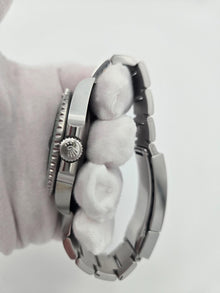 Rolex Submariner Date 41 mm (Ref. 126610LV) – 2024 - Green Bezel “Starbucks”