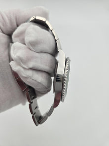 Rolex Submariner Date 41 mm (Ref. 126610LV) – 2025 - Green Bezel “Starbucks”