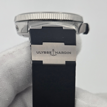 Detail of fluted case on Ulysse Nardin Marine Chronometer Manufacture 1183-126-3/62