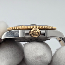 details on rolex dial on Rolex Submariner Date "Bluesy" 116613LB