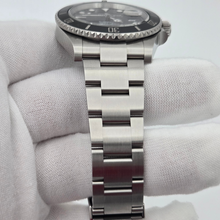 Rolex Submariner Date 126610LN Black Dial 41mm edge view of oyster bracelet