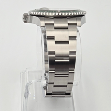 Straight view of oystersteel bracelet for Rolex Submariner Date 41 mm (Ref. 126610LV) - 2026 - Green Bezel “Starbucks”