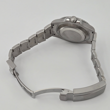 Solid caseback details on Rolex Submariner 124060 